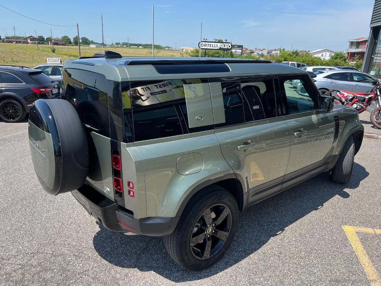 LAND ROVER Defender 110 3.0D I6 250 CV AWD Auto SE
