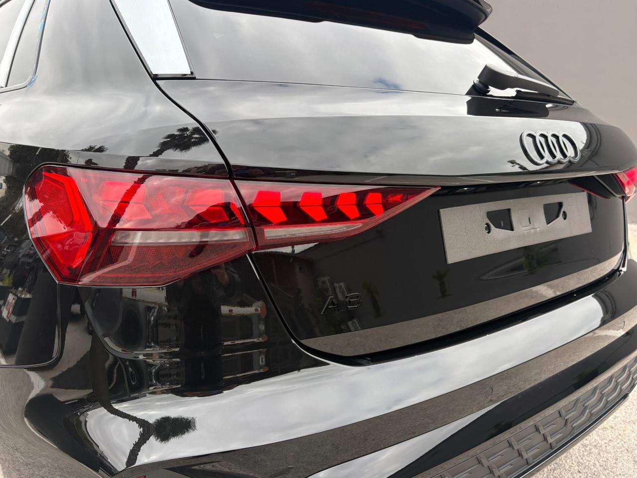 NEW Audi A3 SPORTBACK IDENTITY BLACK TDI 110 kW S tronic line edition TETTO APRIBILE