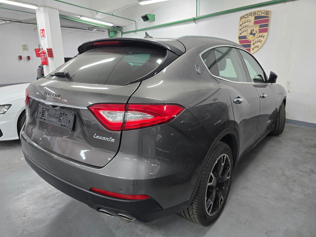 Maserati Levante V6 TETTUCCIO APRIBILE E PANORAMICO