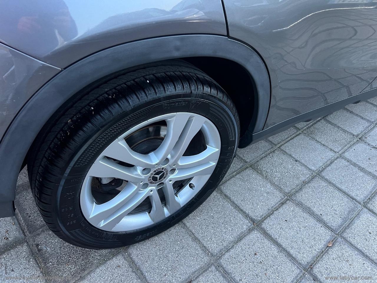 MERCEDES-BENZ GLA 180 Sport