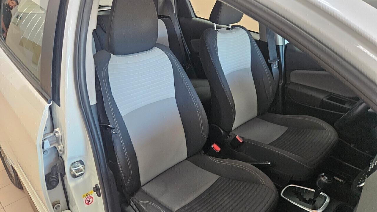 Toyota Yaris BIANCO PERLA