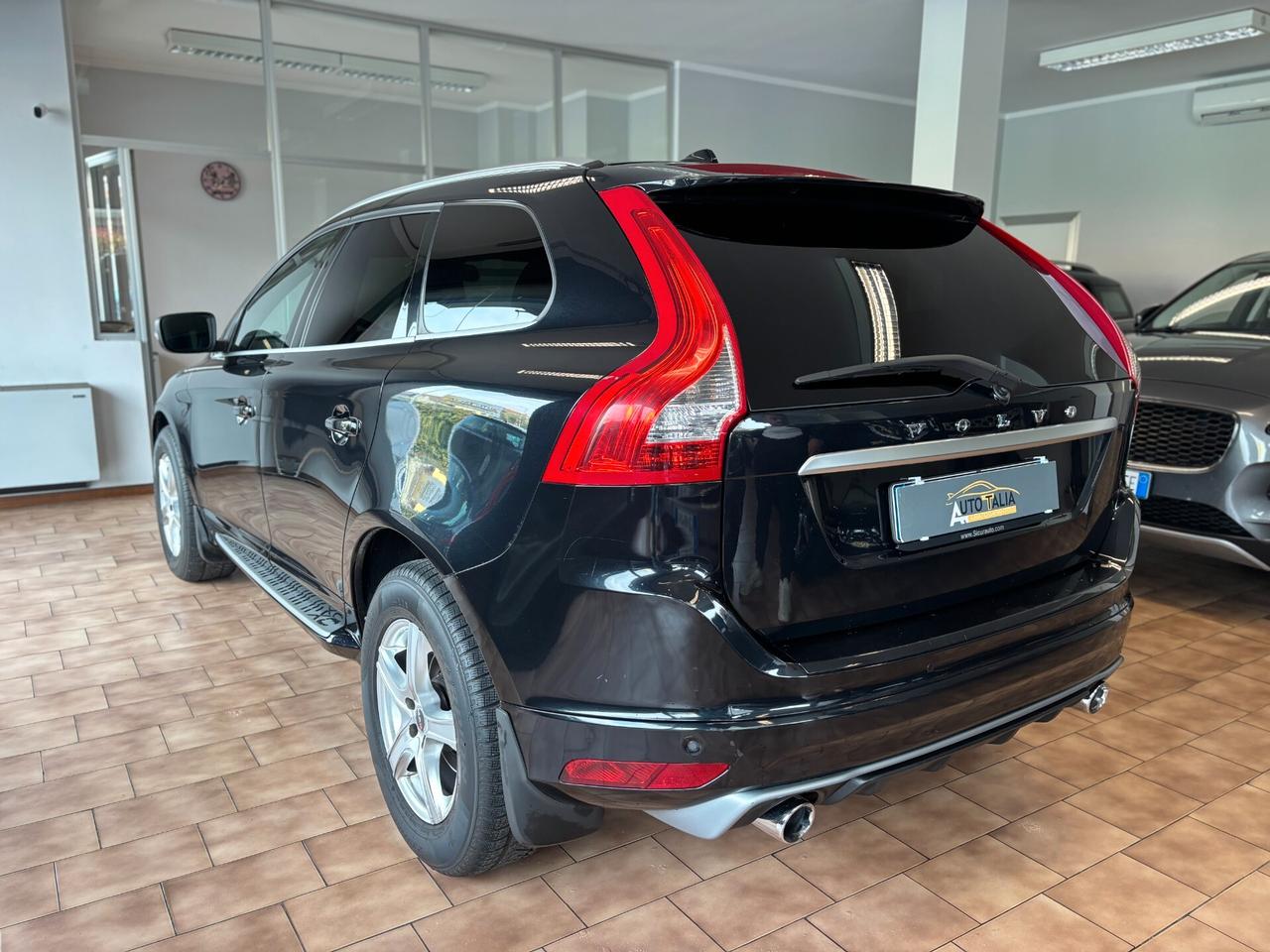 Volvo XC60 2.0 d4 R-design Momentum *CINGHIA FATTA*EURO6
