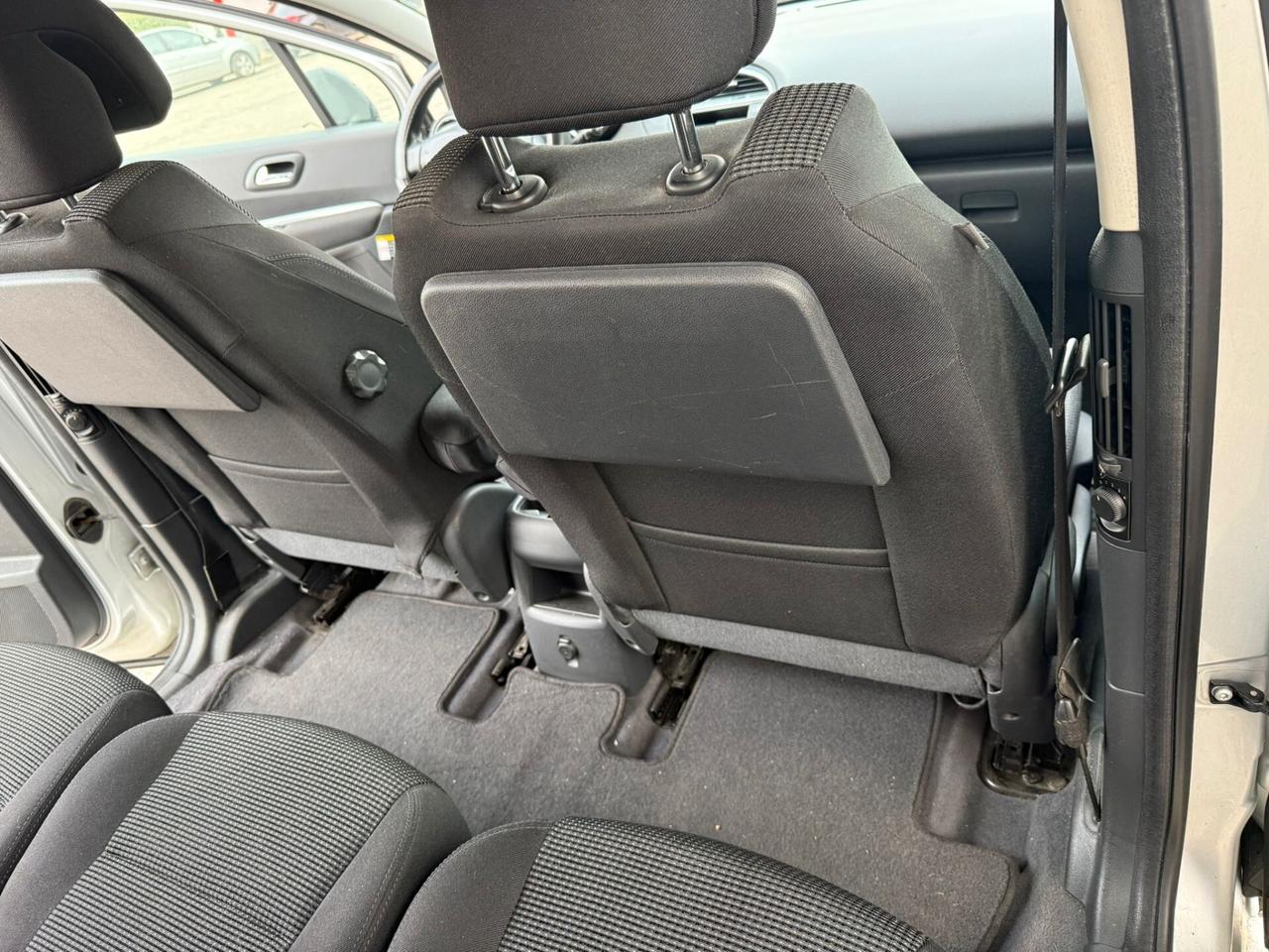 Peugeot 5008 1.6 HDi 112CV Féline