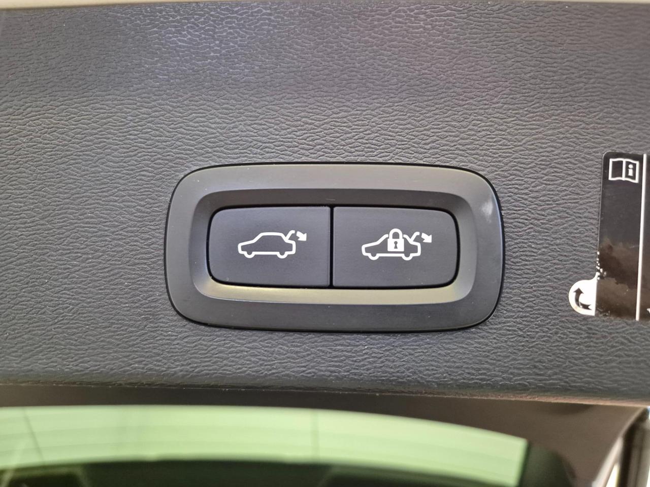 Volvo XC40 2.0 d3 R-design geartronic - UNIPROPRIETARIO - ACC/Lim - Cam