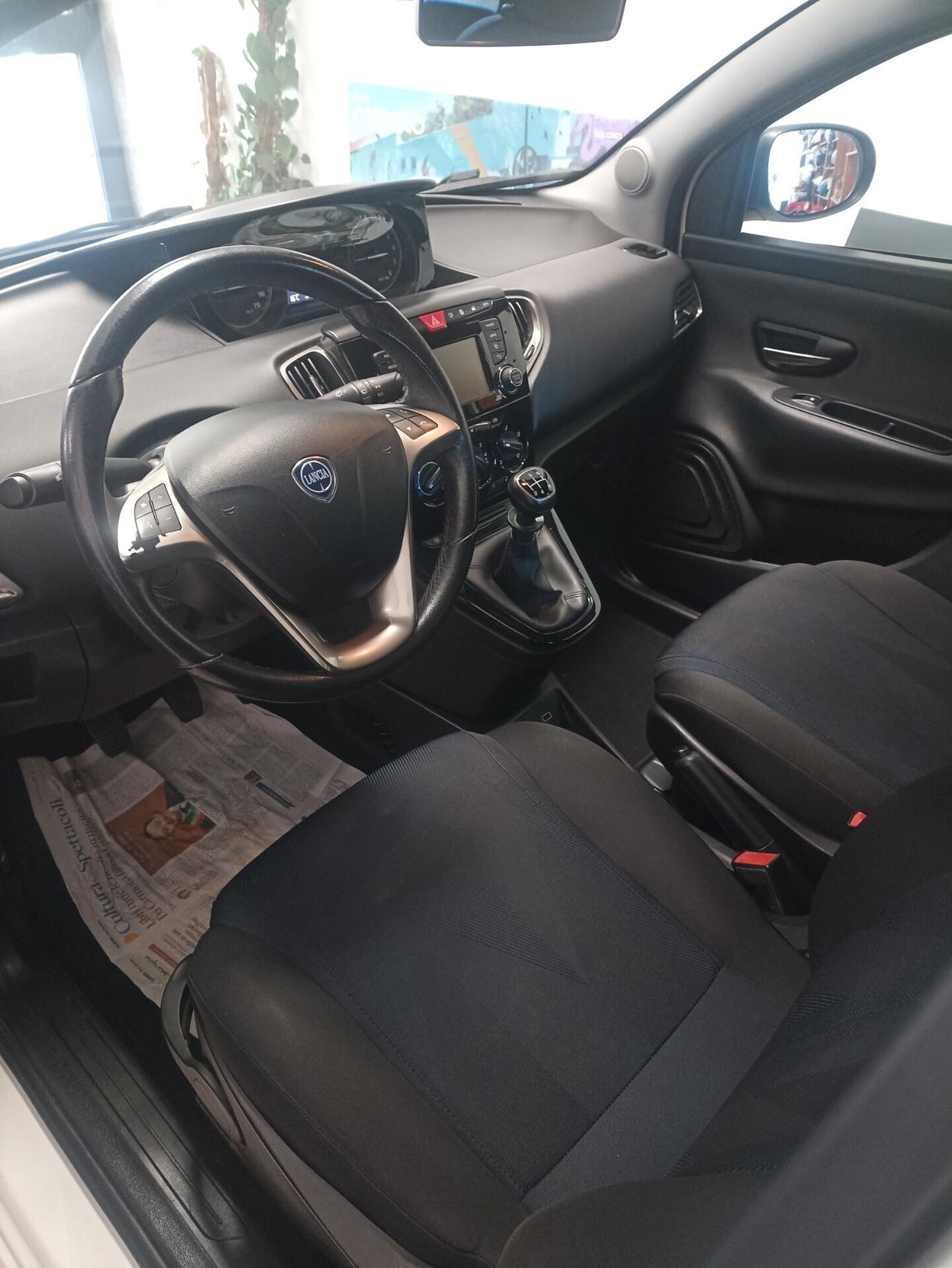 Lancia Ypsilon 1.2 69 CV 5 porte S&S Gold