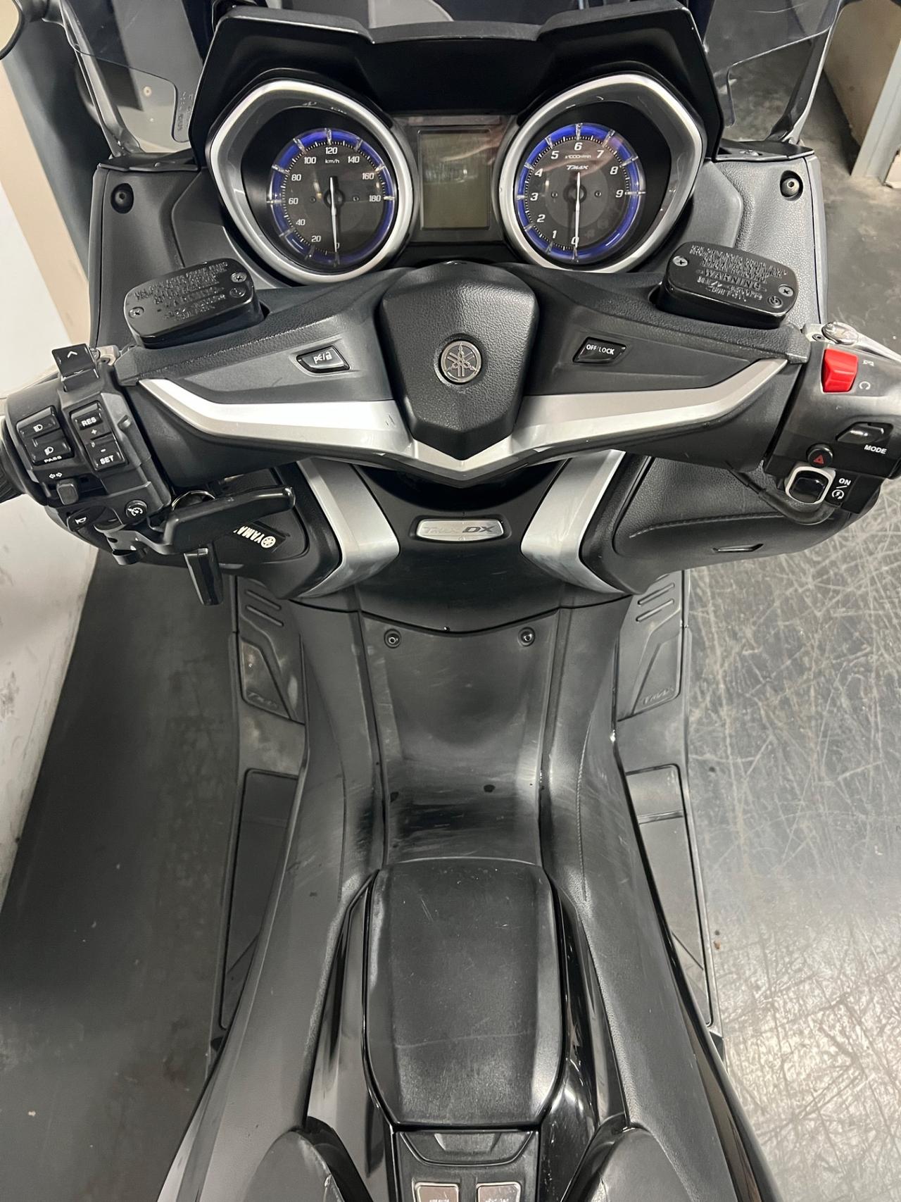 Yamaha TMAX DX