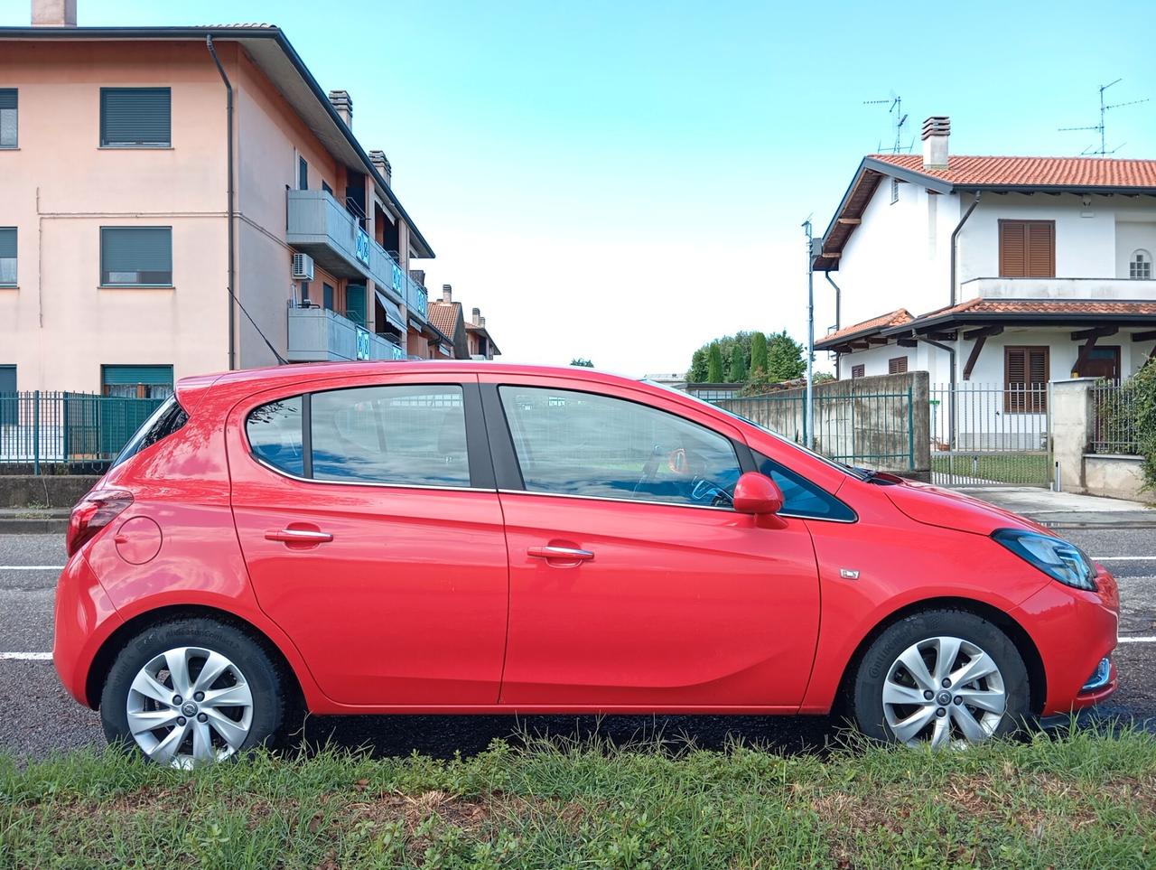 Opel Corsa 1.4 5 porte Cosmo Permute