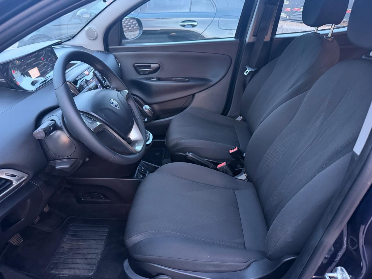 Lancia Ypsilon 1.2 69 CV 5 porte Gold