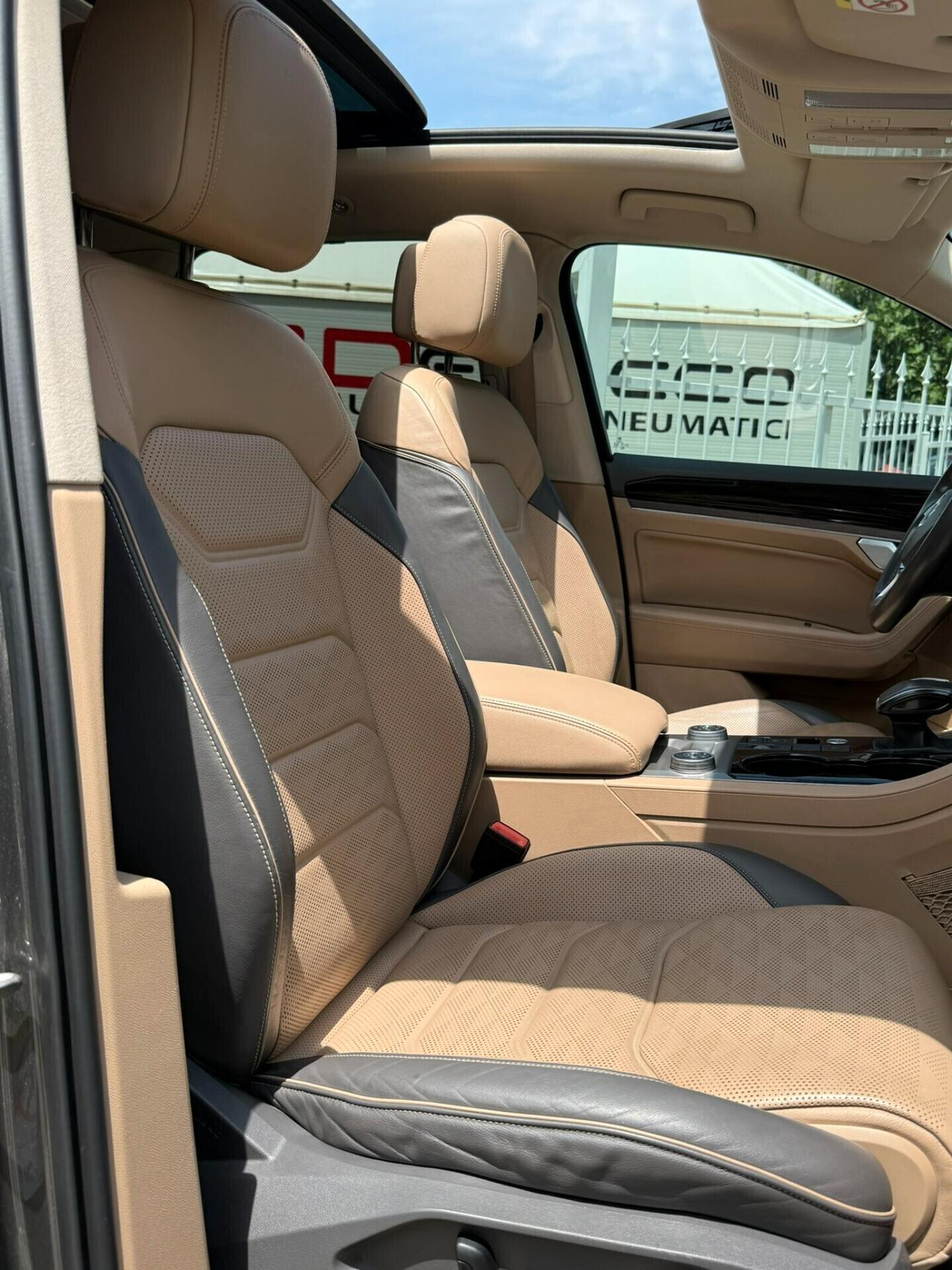 Volkswagen Touareg 3.0 V6 TDI SCR Advanced Tetto