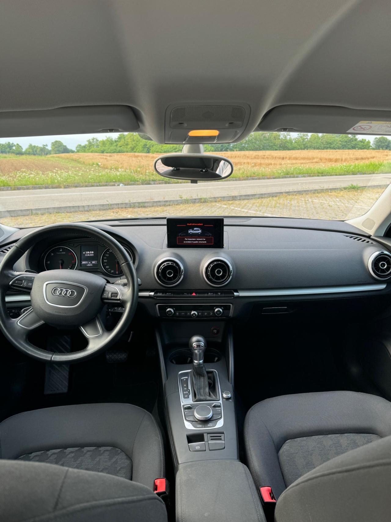 Audi A3 1.6 TDI clean diesel S tronic Ambition