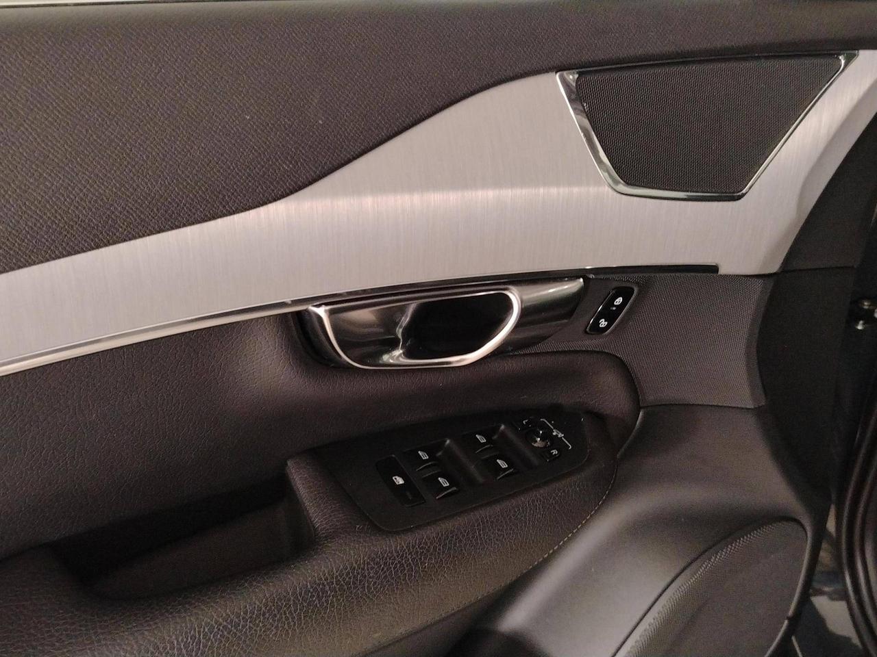 Volvo XC90 2.0 b5 Momentum awd