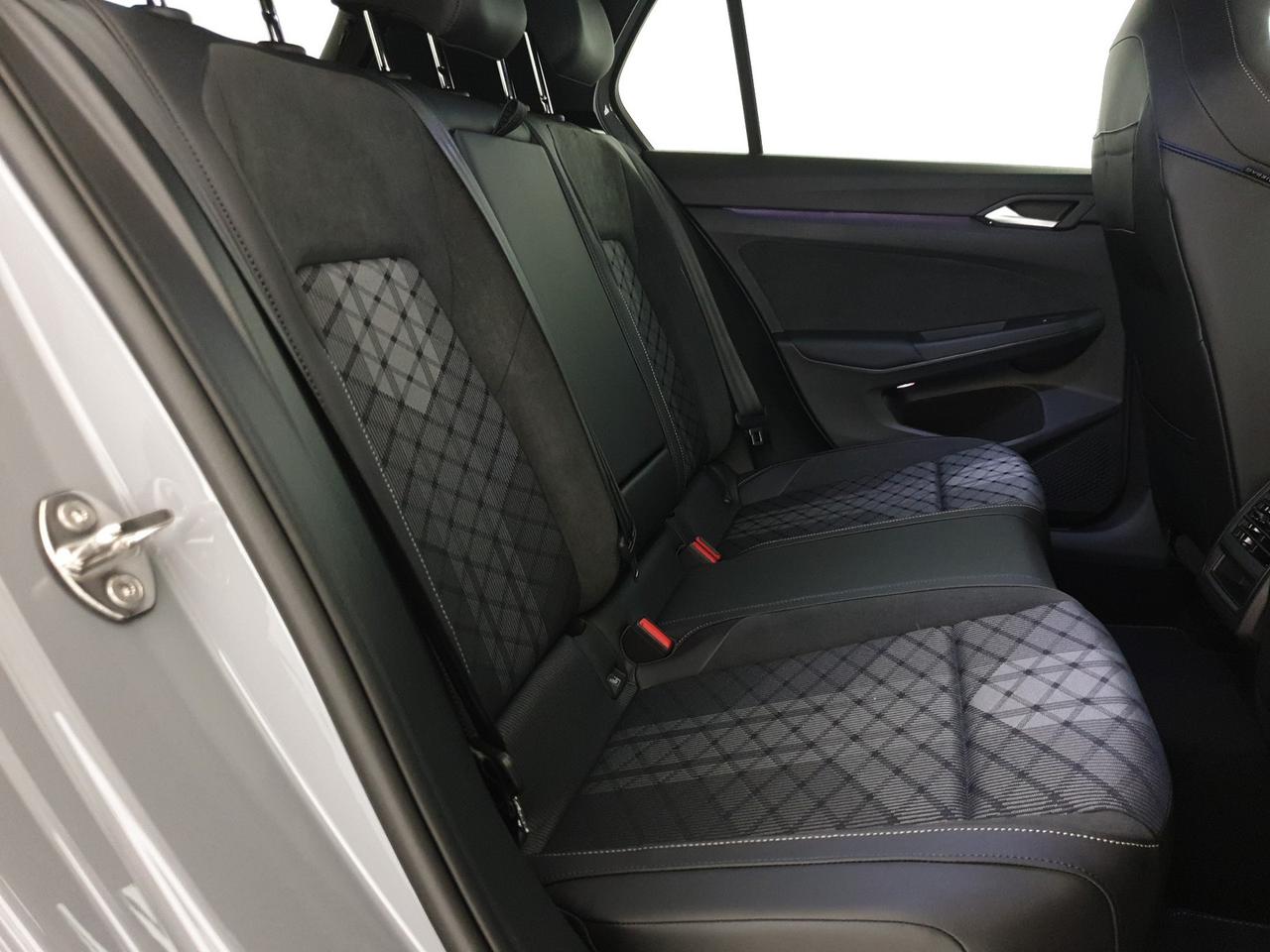 Volkswagen Golf 2.0 tdi r-line plus 150cv dsg