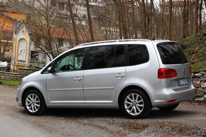 Volkswagen Touran Business 1.6 TDI Comfortline 7 POSTI 8 PNEUMATICI SU CERCHIO IN LEGA ORIGINALE