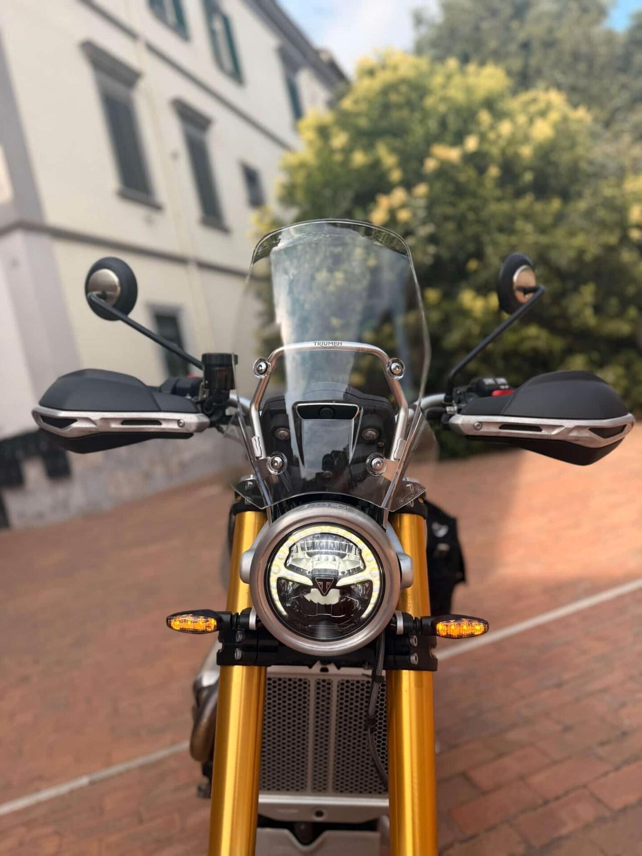 TRIUMPH SCRAMBLER 1200 XE