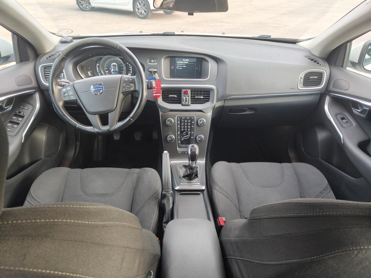 Volvo V40 D2 1.6d summum