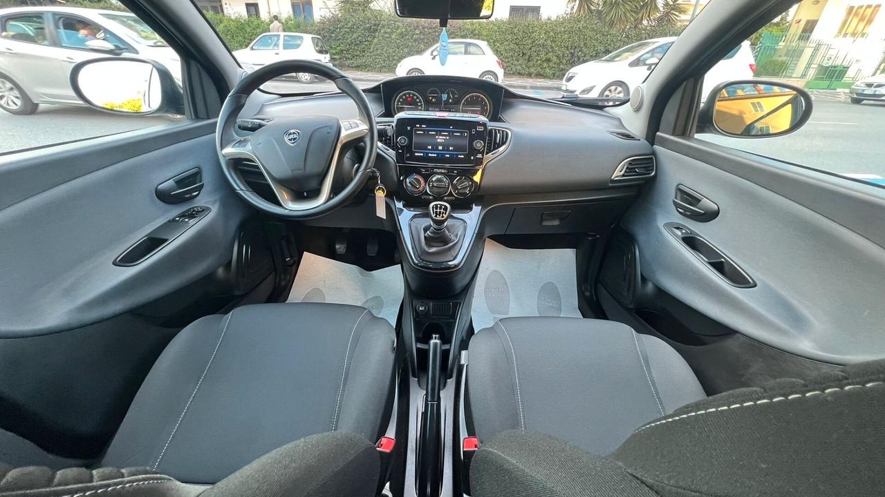 Lancia Ypsilon 1.0 FireFly 5 porte S&S Hybrid Gold