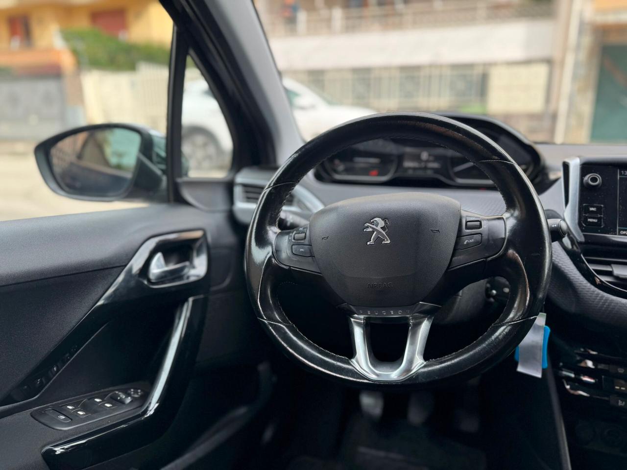 Peugeot 208 PureTech 82 5 porte Allure