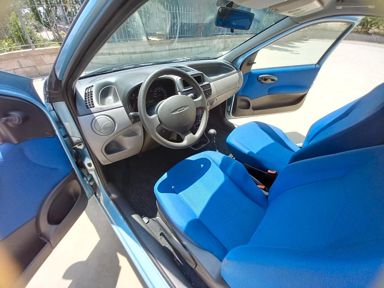 Fiat Punto 1.2i cat Feel SOLO 30000 KM !!!!!