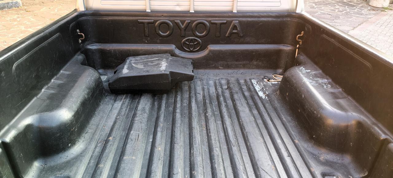 Toyota Hilux 2.5 D-4D 4WD Extra Cab PICK UP
