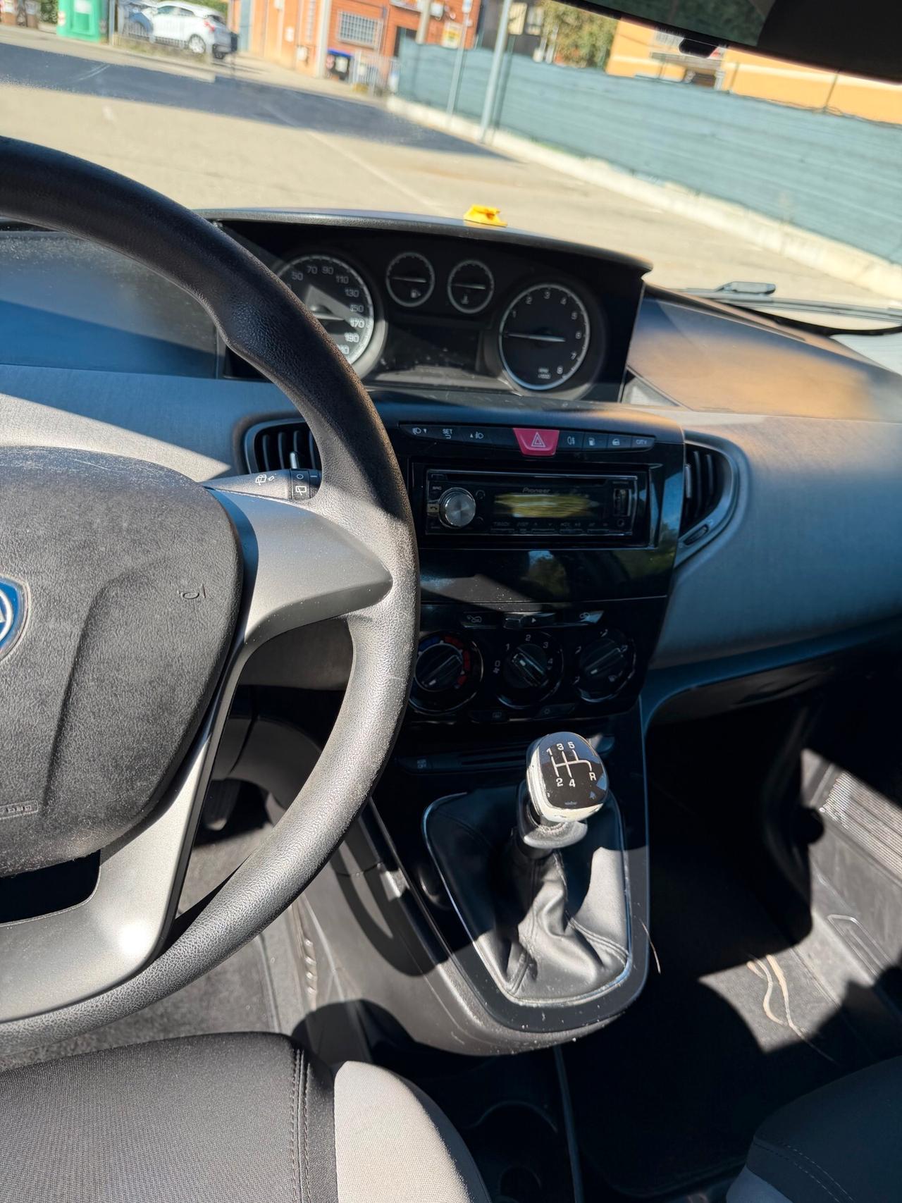 Lancia Ypsilon 0.9 Metano - NEOPATENTATI - 12 MESI DI GARANZIA -