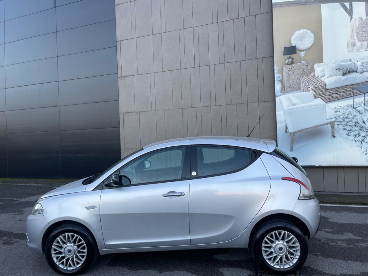 Lancia Ypsilon 0.9 TwinAir 85 CV 5 porte Metano Ecochic Gold