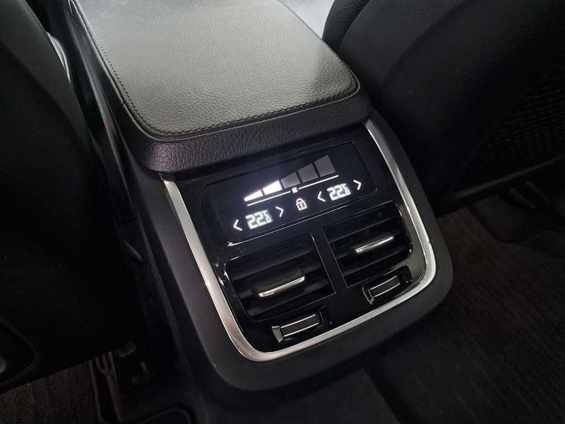 Volvo XC90 D5 AWD Geartronic 7 posti Momentum Euro 6 D-Temp