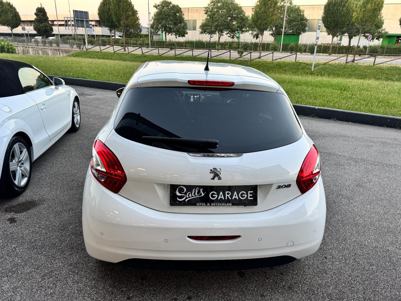 Peugeot 208 1.2 VTi 82 CV 5 porte Neopatentati