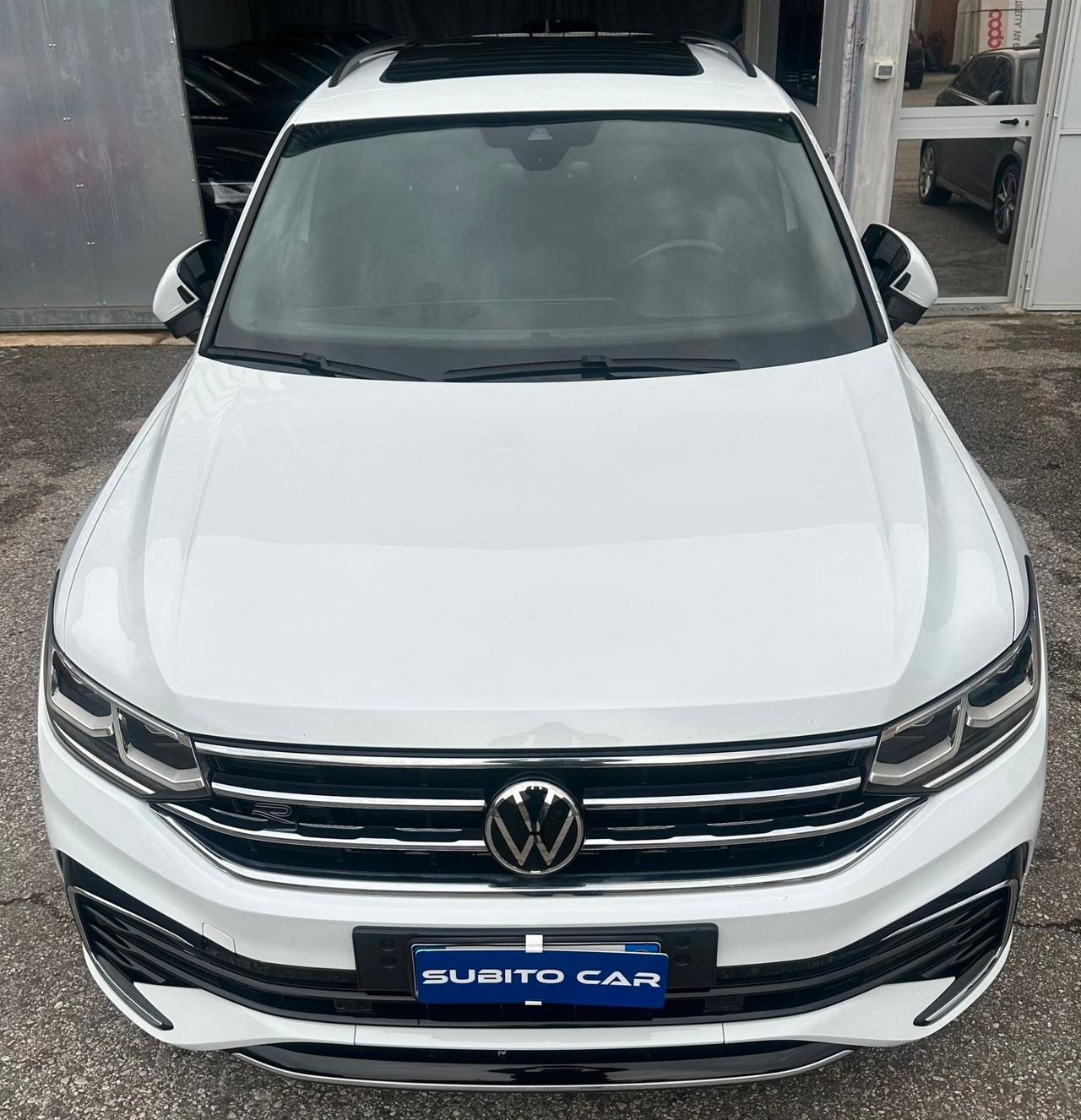 Volkswagen Tiguan 2.0 TDI 150 CV SCR DSG R-Line TETTO PANORAMICO ED APRIBILE