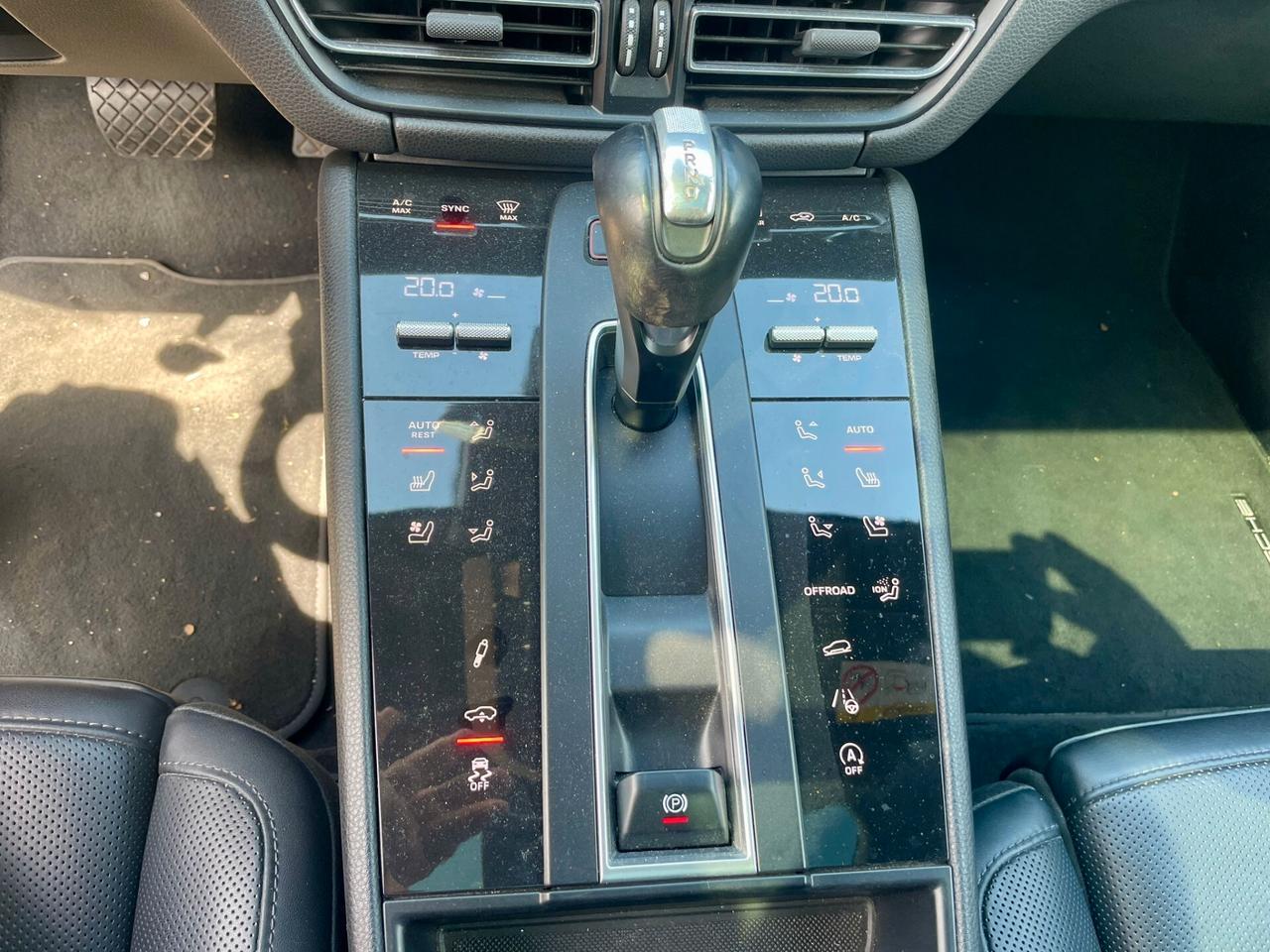 Porsche Macan 2.0 *** VEICOLO SINISTRATO VA IN MOTO ***