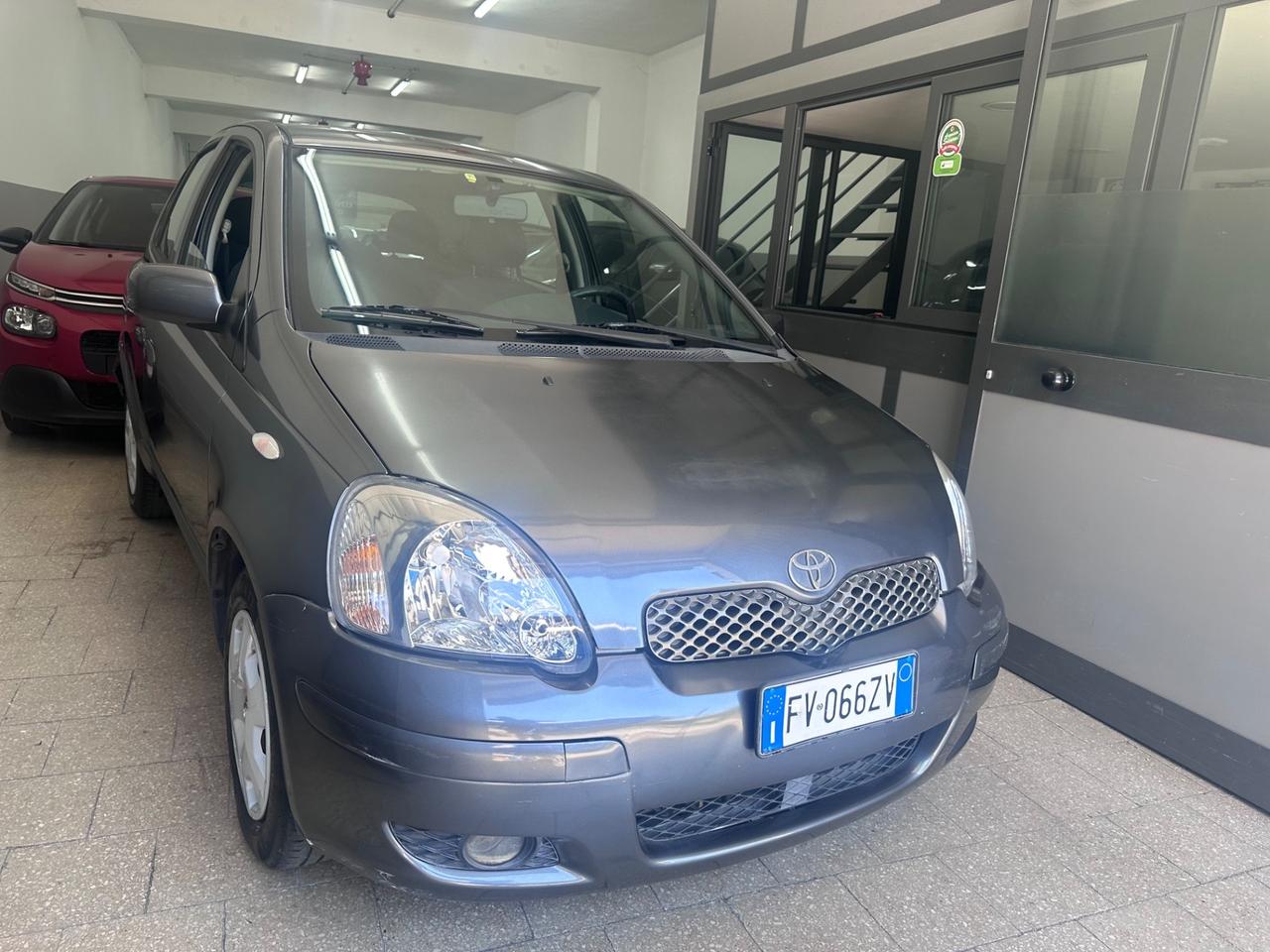Toyota Yaris 1.0i 16V cat 5 porte Sol 2005