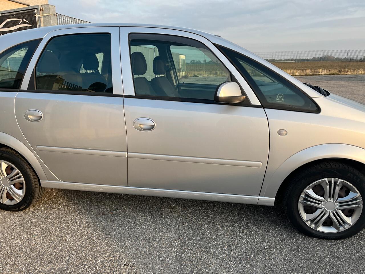 Opel Meriva 1.4 16V Cosmo SOLI 99,400 KM ADATTA AI NEOPATENTATI