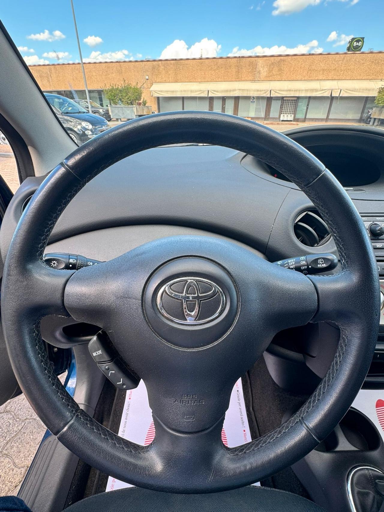 Toyota Yaris 1.0i 16V cat 5 porte Sol