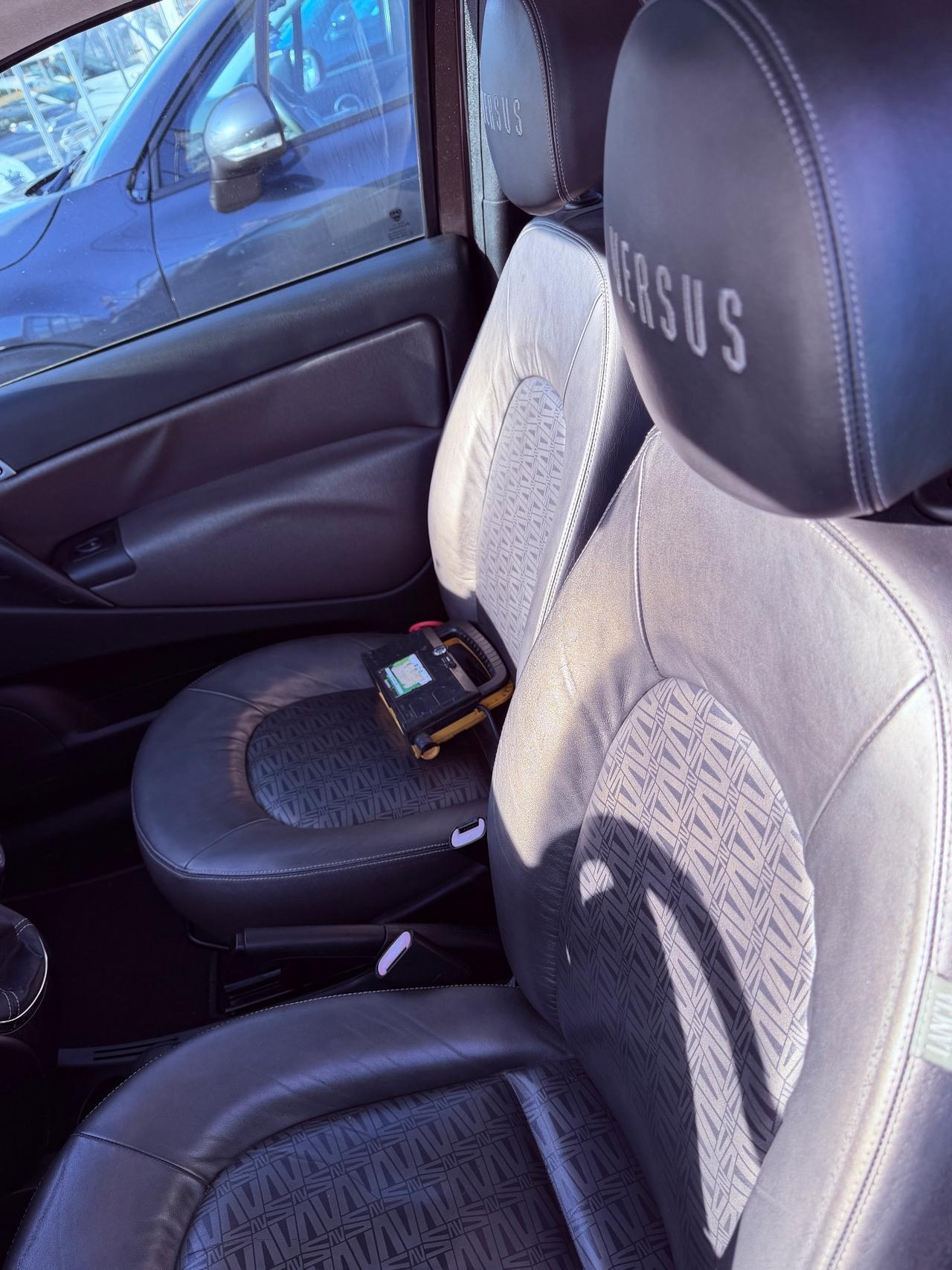 Lancia Ypsilon 1.3 MJT 75 CV Versus