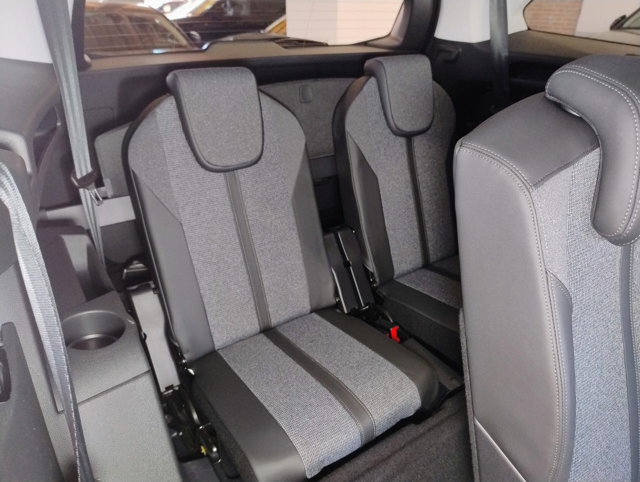 Peugeot 5008 1.5 bluehdi Allure EAT8 7POSTI NAVI LED