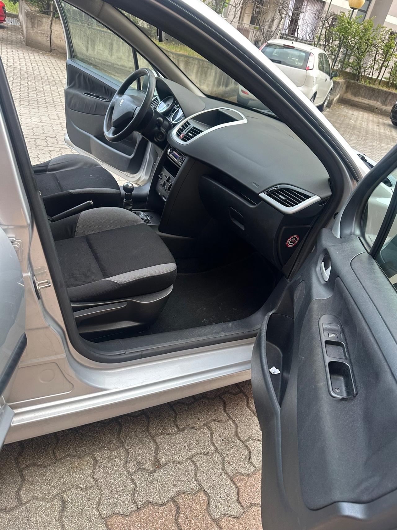 Peugeot 207 1.4 8V 75CV 5p. X Line