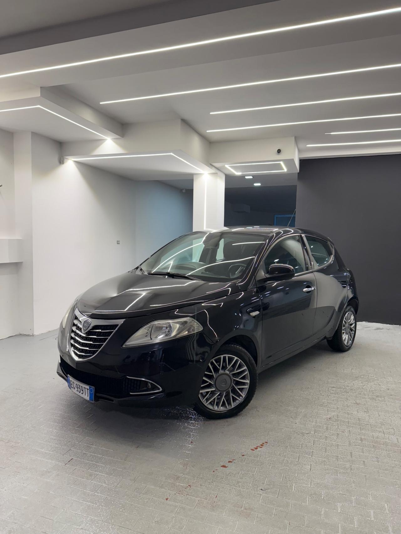 Lancia Ypsilon 0.9 TwinAir 85 CV 5 porte S&S Platinum