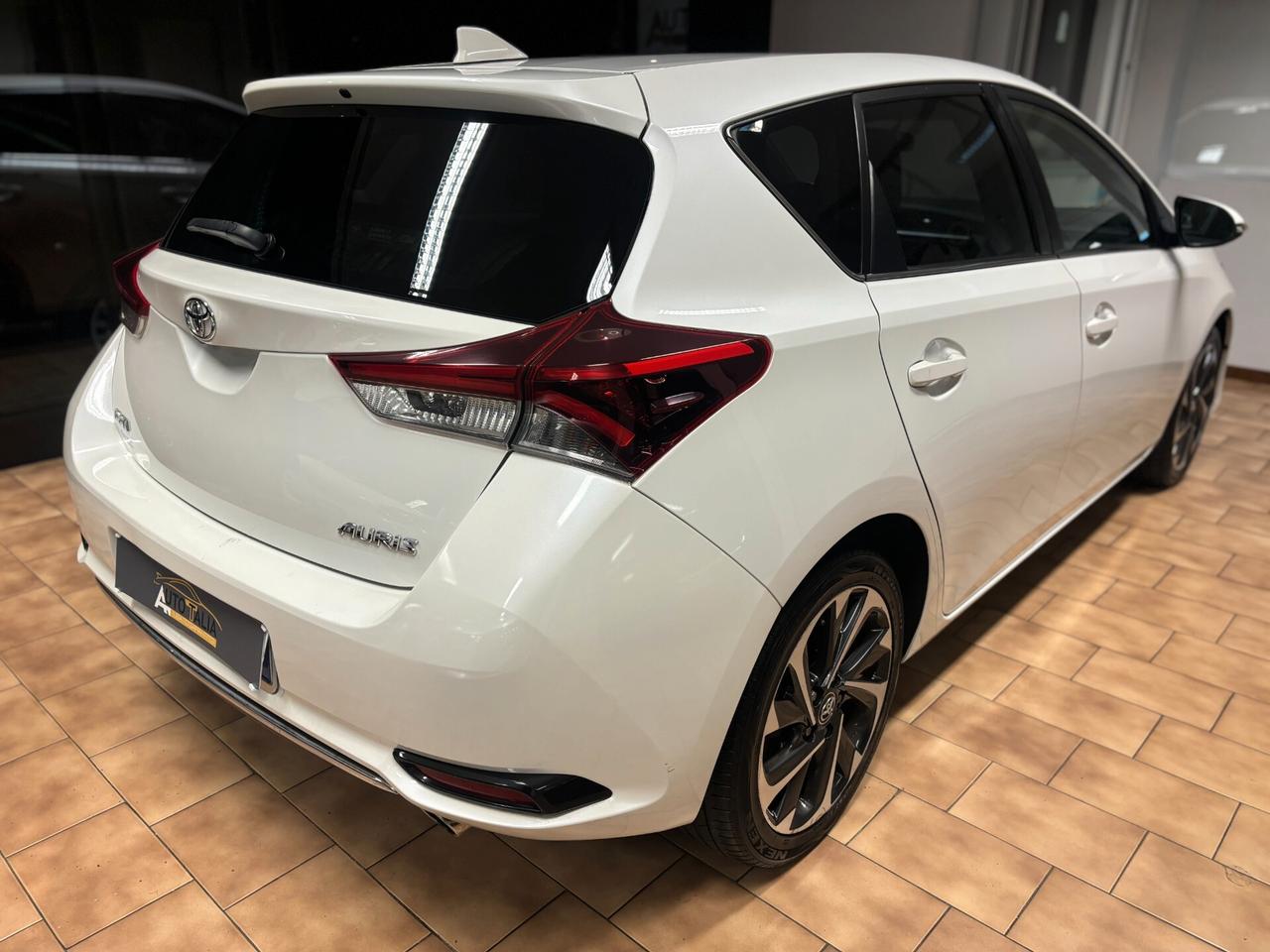 Toyota Auris 1.6 d-4d Lounge*EURO 6B*UNICO PRO