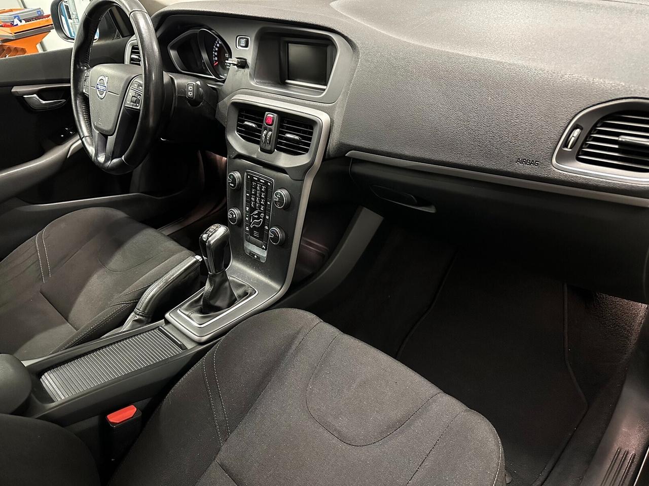 Volvo V40 1.6 D2 KINETIC - PER NEOPATENTATI