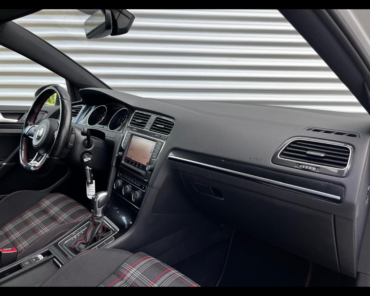 VOLKSWAGEN GOLF GTI PERFORMANCE DSG