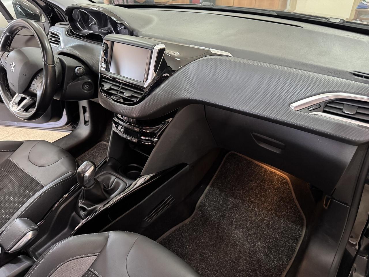 Peugeot 2008 1.2 Allure 82 cv. Navigatore 56 Mila Km.