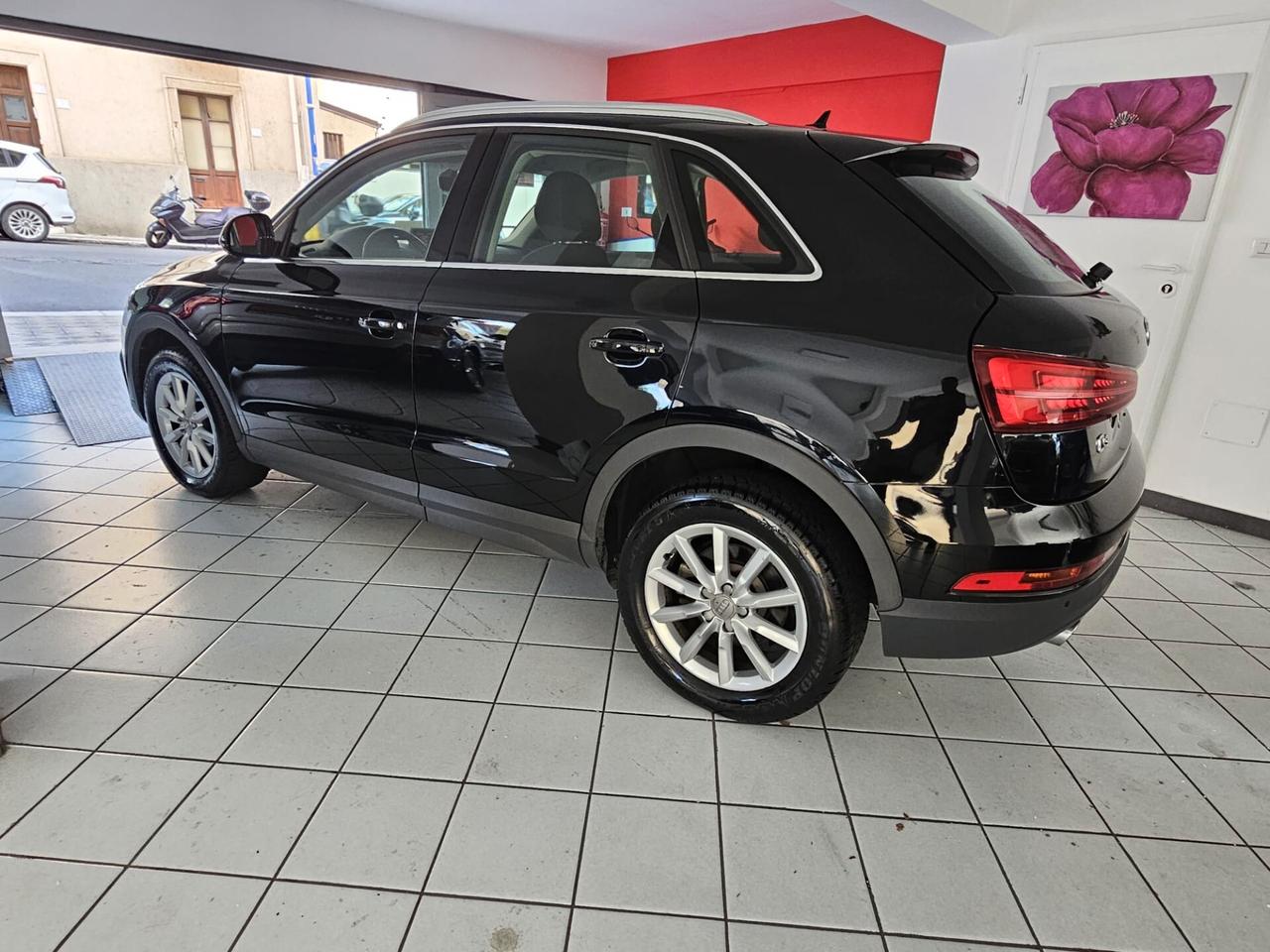 Audi Q3 2.0 TDI 120 CV Business