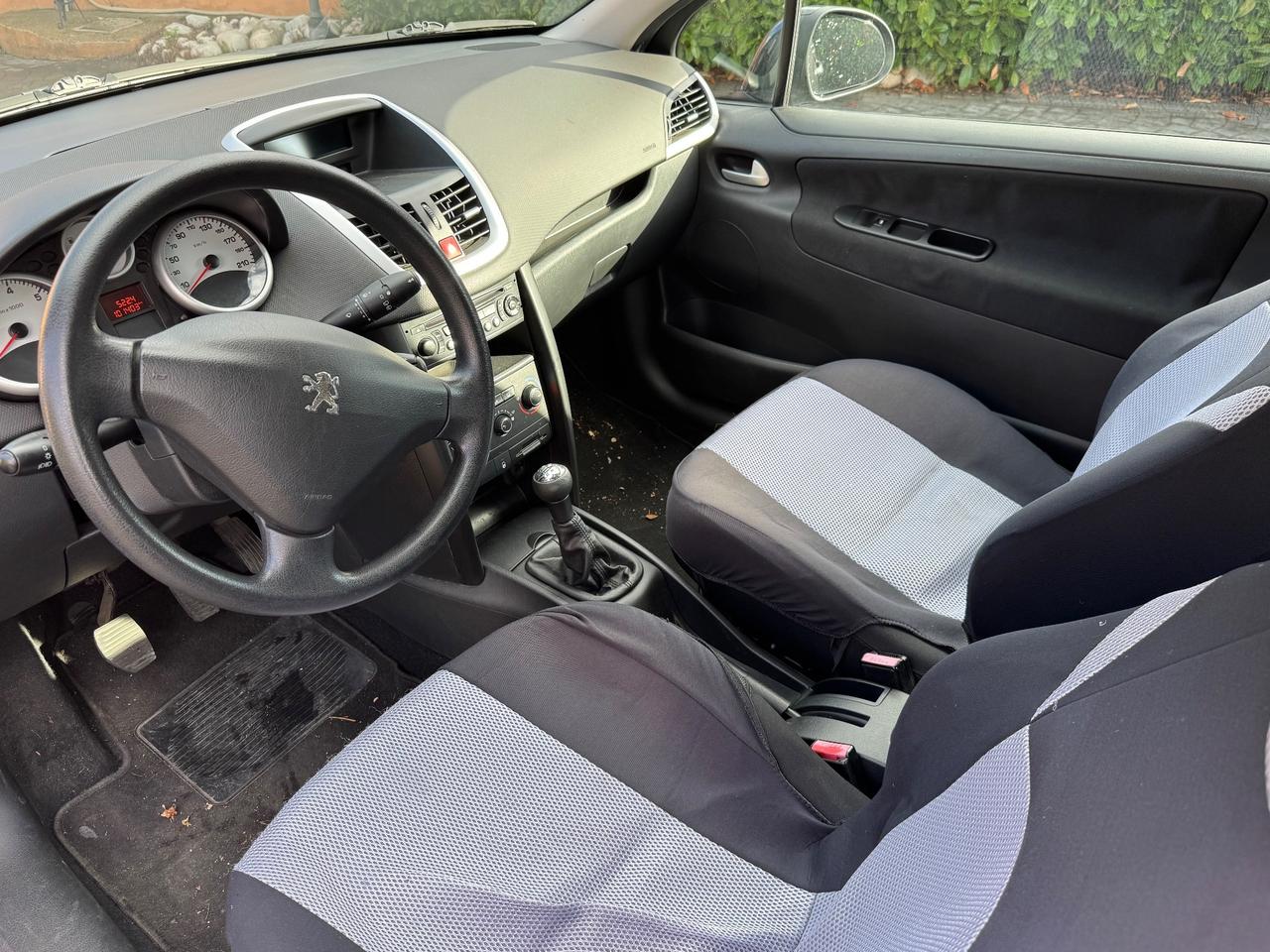 PEUGEOT 207 1.4 benzina - POCHI KM - 2010