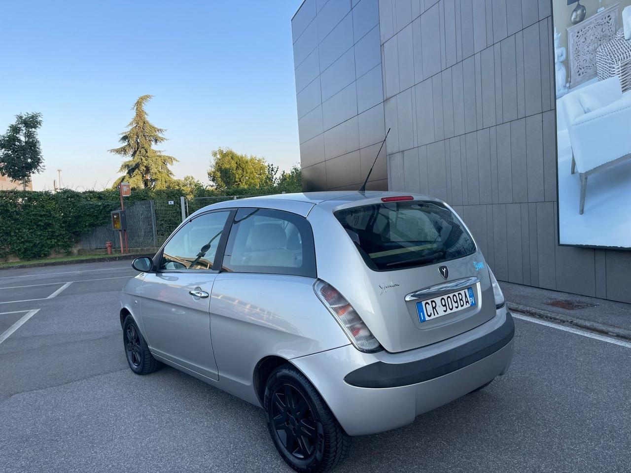 Lancia Ypsilon 1.2 16V Platino