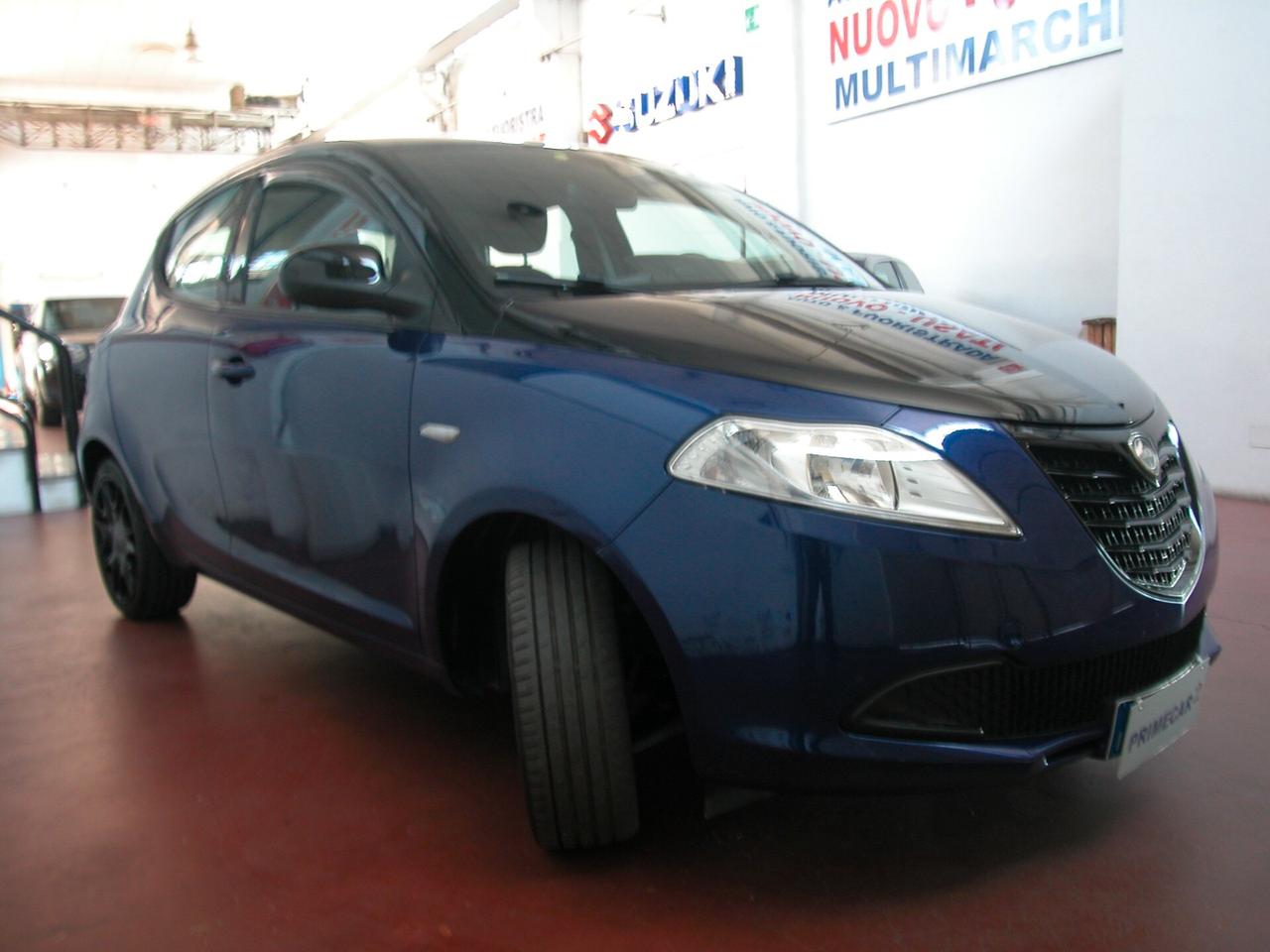 Lancia Ypsilon 1.2 69 CV 5 porte S Momodesign