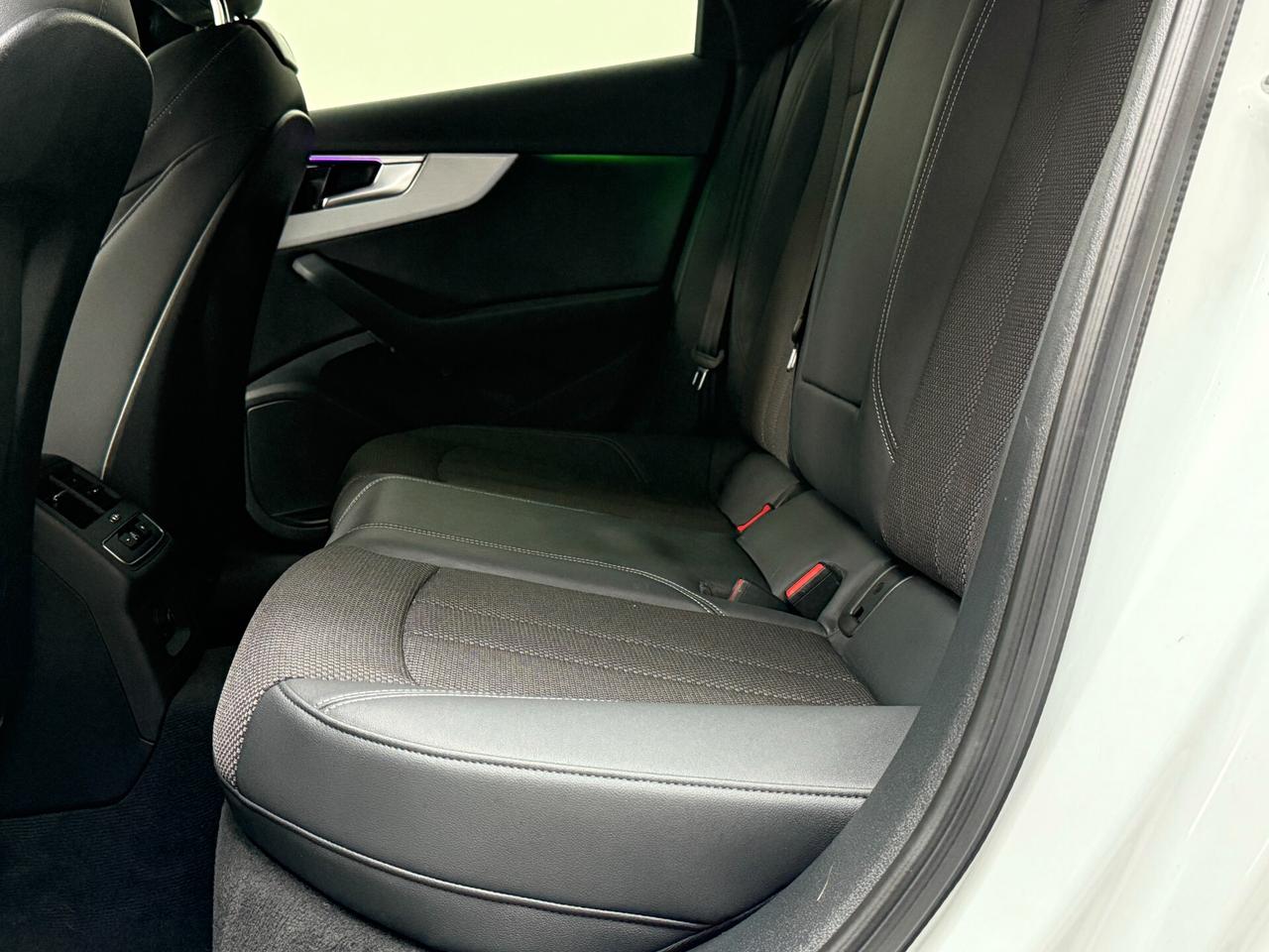 Audi A4 40 TDI MHEV quattro S line edition