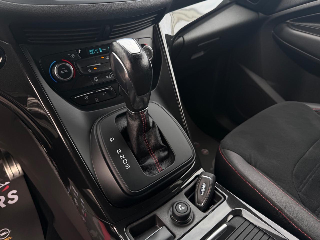 Ford Kuga 2.0 TDCI 150 CV S&S AWD Powershift ST-Line