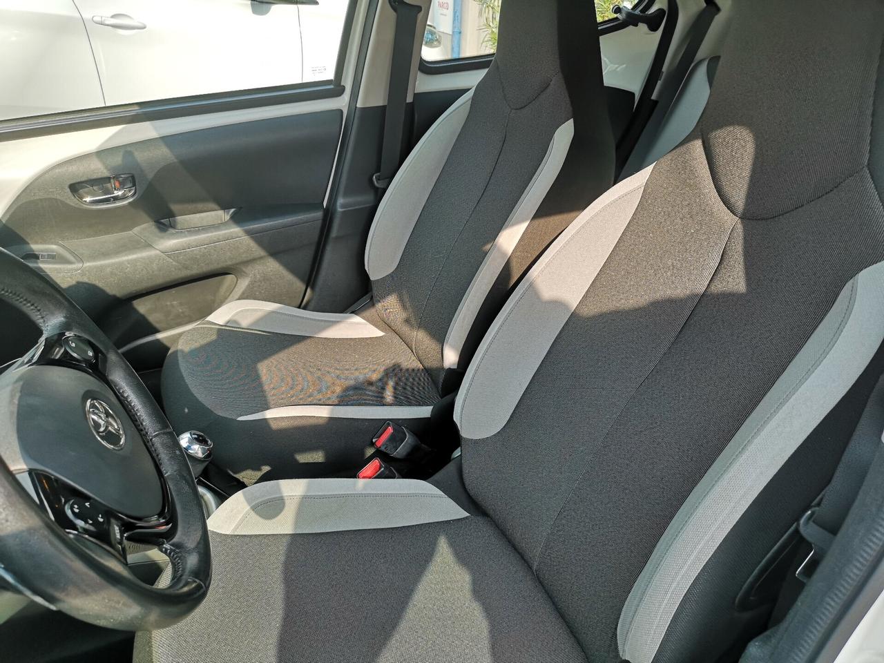 Toyota Aygo 1.0 VVT-i 69 CV 5 porte x-play MMT