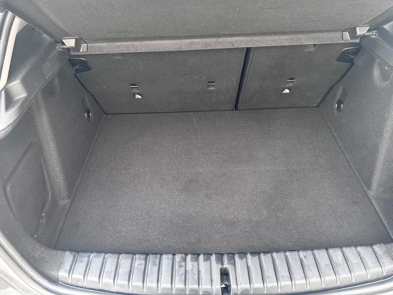 Bmw 116 116d 5p. Business Advantage