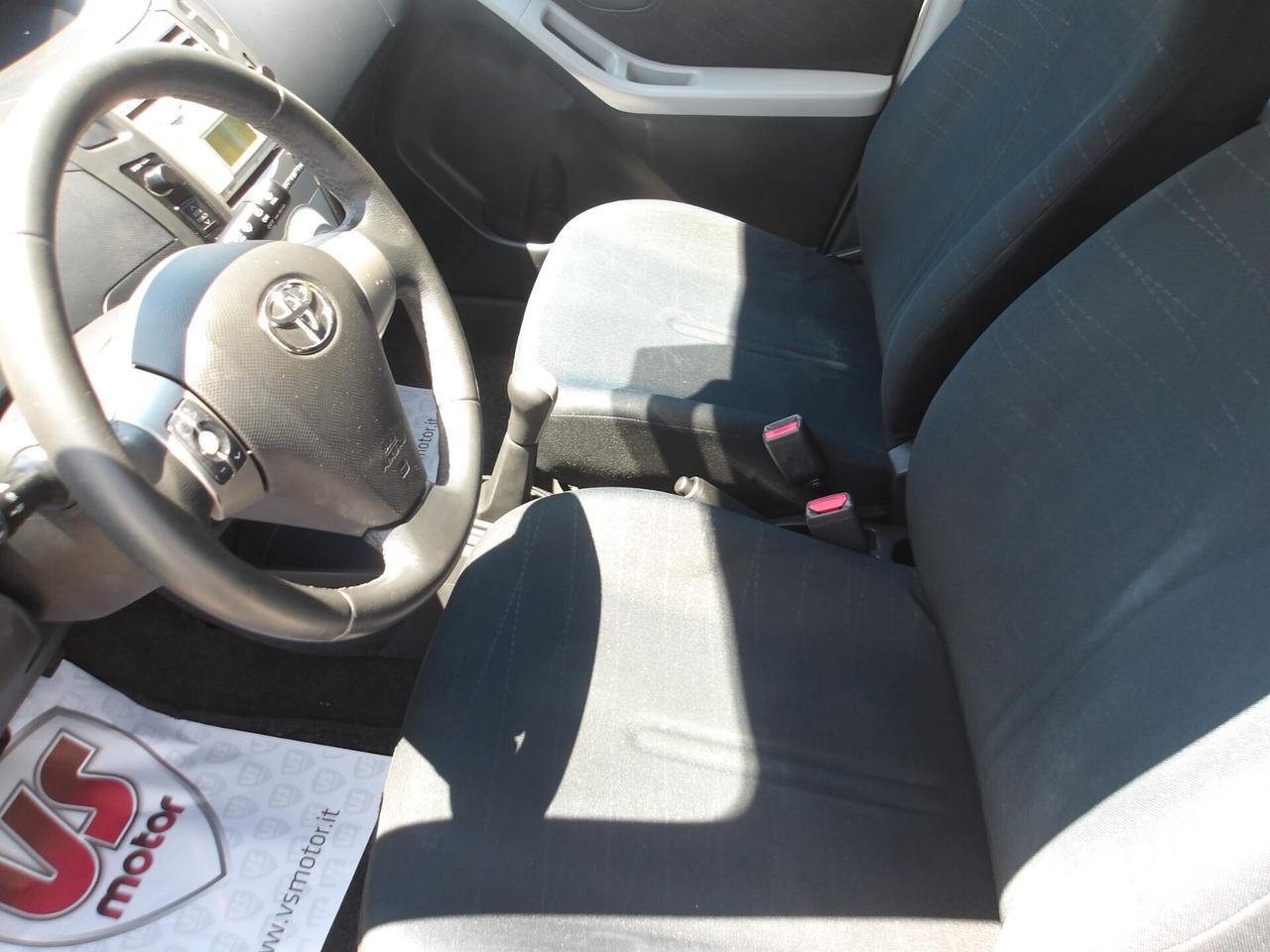 TOYOTA YARIS 1.0 BENZ-2008