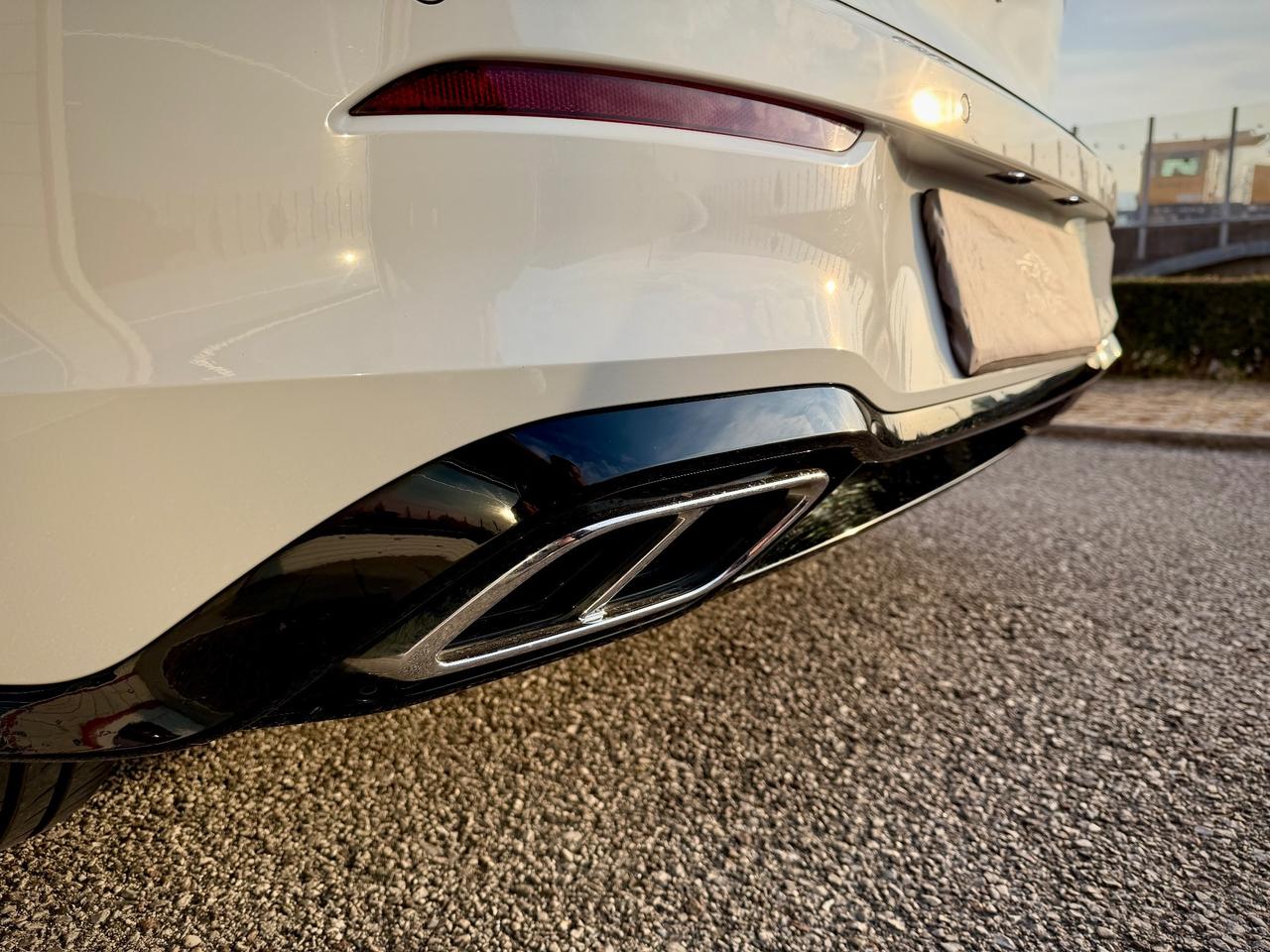 Volkswagen Golf 8 2.0 TSI DSG 4Motion R-Line